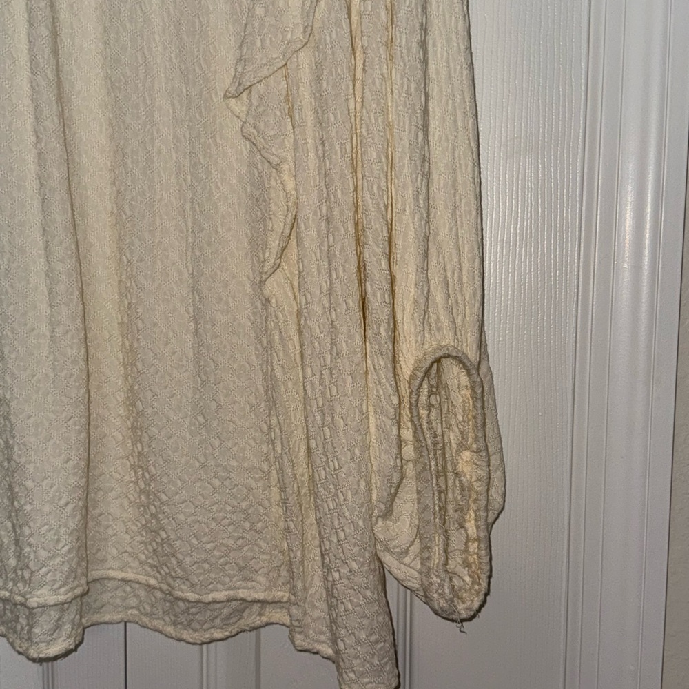 Universal Thread Cream Ruffle Blouse, Euc, Size L - image 2